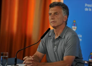 Macri apoyó a sus funcionarios, defendió a Chocobar y criticó a Zaffaroni Macri apoyó a sus funcionarios, defendió a Chocobar y criticó a Zaffaroni