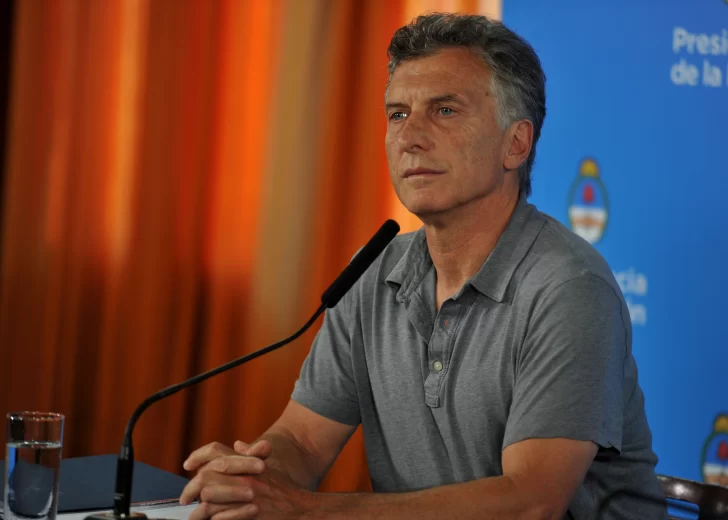 Macri apoyó a sus funcionarios, defendió a Chocobar y criticó a Zaffaroni Macri apoyó a sus funcionarios, defendió a Chocobar y criticó a Zaffaroni