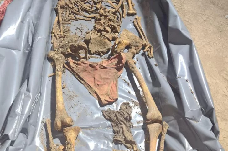 Tras 10 años, hallan enterrados en la pieza de los hijos restos de quien seria su madre desaparecida