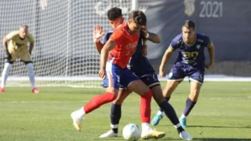 Peñarol perdió con Sol de Mayo en un partido repleto de tarjetas