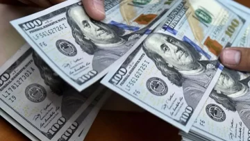 El dólar minorista cerró en $106,62 y en la semana acumuló un incremento de 0,42% El dólar minorista cerró en $106,62 y en la semana acumuló un incremento de 0,42%