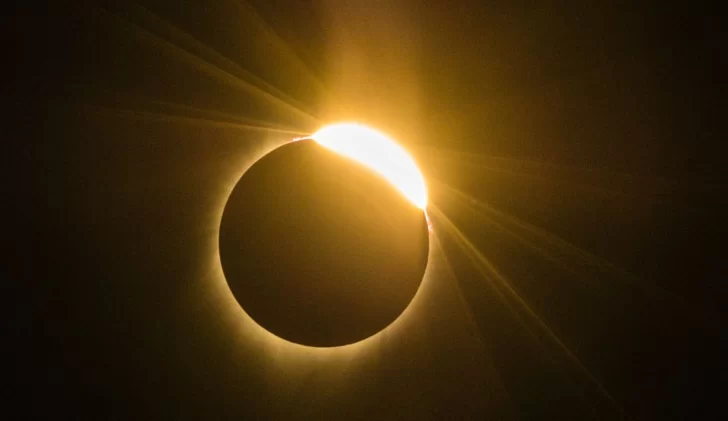 La Luna tapará mañana un 39% de la superficie del Sol durante el primer eclipse del año