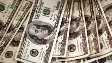 El dólar blue, en caída libre: se negoció con un descenso de tres pesos