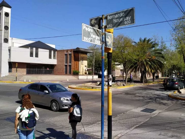 Robaron un auto que tenía una beba adentro y la abandonaron en una plaza Robaron un auto que tenía una beba adentro y la abandonaron en una plaza