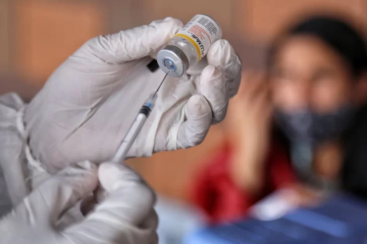 Cuáles son las vacunas contra el coronavirus cuya protección dura tres veces más que otras