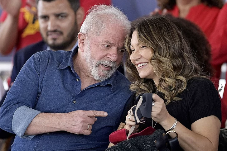 Lula se casó por tercera vez con Janja, una socióloga 21 años menor Lula se casó por tercera vez con Janja, una socióloga 21 años menor