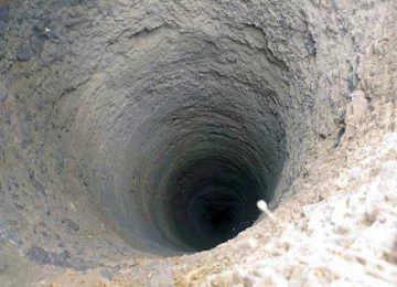 Un nene se cayó en una letrina: su madre se tiró al pozo para salvarlo Un nene se cayó en una letrina: su madre se tiró al pozo para salvarlo