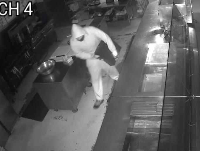 El dueño de un restaurante le ofreció trabajo a un ladrón que robó en su negocio El dueño de un restaurante le ofreció trabajo a un ladrón que robó en su negocio