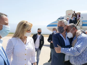 Alberto Fernández permanecerá en La Rioja hasta el lunes, cuando renueve el gabinete Alberto Fernández permanecerá en La Rioja hasta el lunes, cuando renueve el gabinete