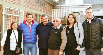 ¿Un clásico de la campaña sanjuanina? Ni peleas ni chicanas, ¡la campera de moda! ¿Un clásico de la campaña sanjuanina? Ni peleas ni chicanas, ¡la campera de moda!