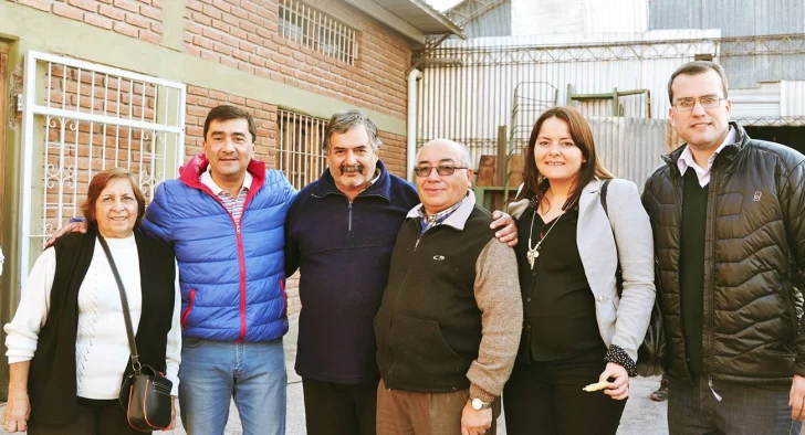 ¿Un clásico de la campaña sanjuanina? Ni peleas ni chicanas, ¡la campera de moda! ¿Un clásico de la campaña sanjuanina? Ni peleas ni chicanas, ¡la campera de moda!
