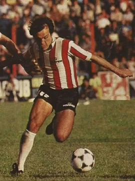 Sabella, con raíces riverplatenses, brilló en Estudiantes de la mano de Bilardo Sabella, con raíces riverplatenses, brilló en Estudiantes de la mano de Bilardo