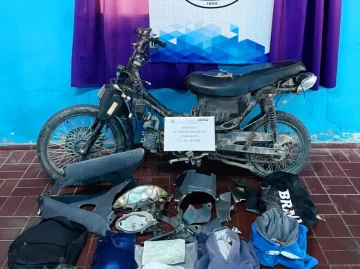 Es menor de edad, robó una moto y cuando lo atraparon ya la estaba desmantelando Es menor de edad, robó una moto y cuando lo atraparon ya la estaba desmantelando