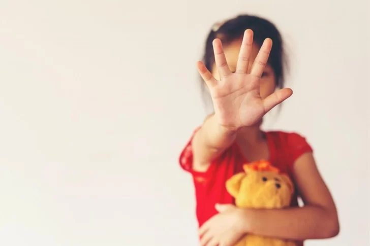 Va preso casi 19 años por abusar de su propia hija y violar a su hijastra cuando eran menores