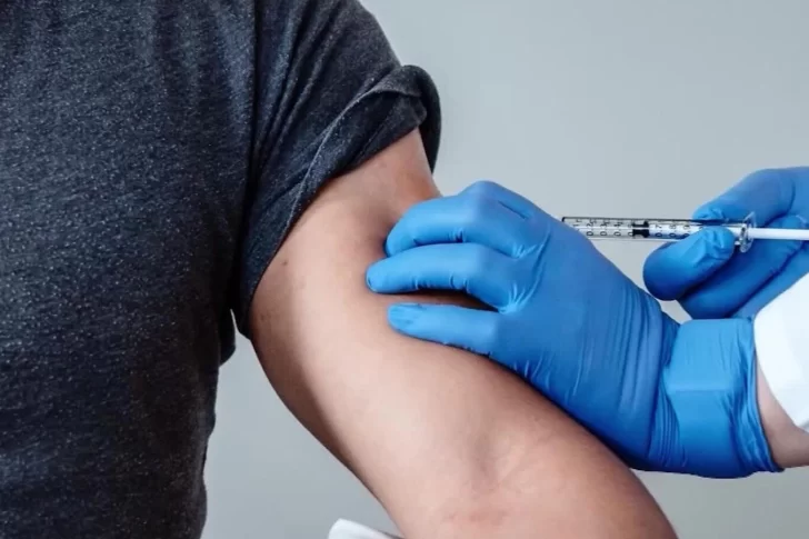 Los argentinos que probaron la vacuna de Pfizer “toleraron muy bien” la primera dosis