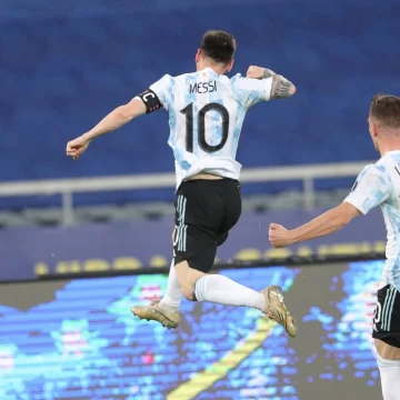 Relajado en su sillón, Messi festejó el pase a la final de Argentina en futsal Relajado en su sillón, Messi festejó el pase a la final de Argentina en futsal