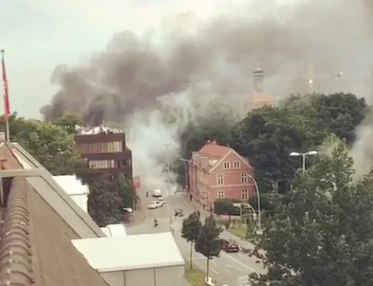 Autos quemados y nuevos enfrentamientos en Hamburgo