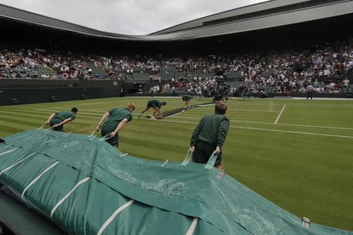 Wimbledon comenzó pasado por agua