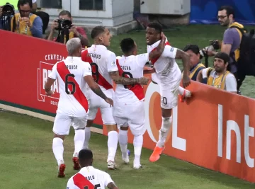 Perú le ganó 3 a 1 a Bolivia y quedó a un paso de los octavos Perú le ganó 3 a 1 a Bolivia y quedó a un paso de los octavos