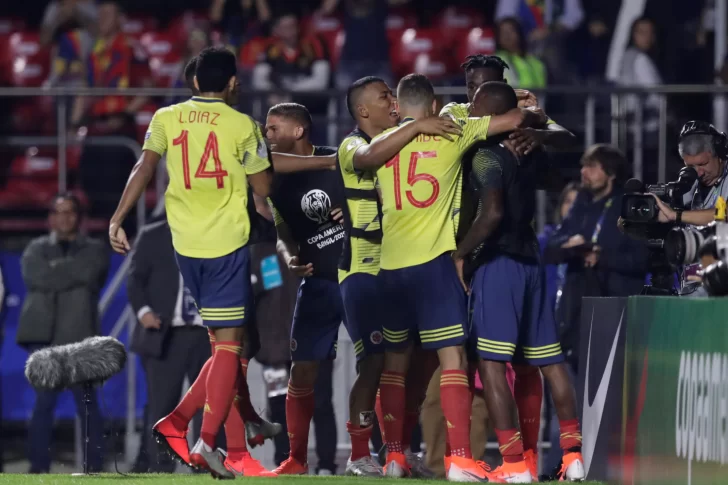 Sobre el final, Colombia logró rescatar un triunfo frente a Qatar