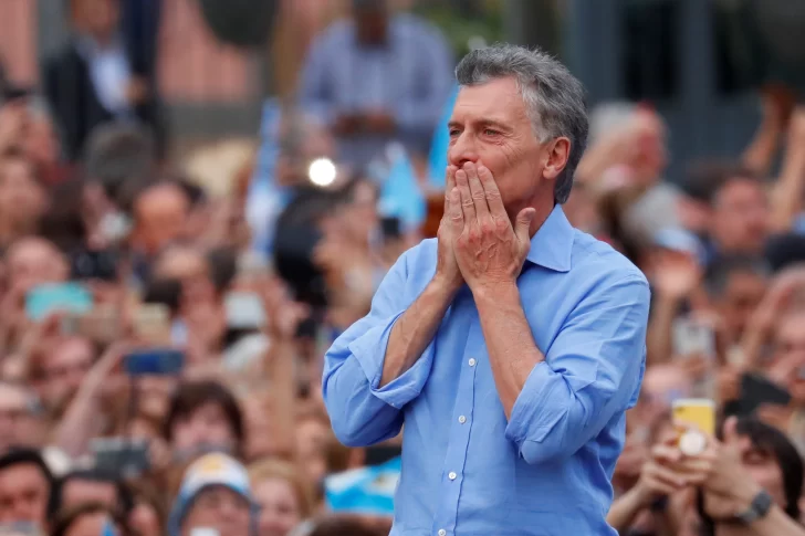 Una marea celeste y blanca despidió a Macri: “Vamos a defender lo que logramos”