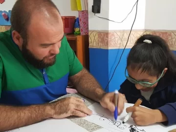 Mentes exigidas: regulando en niños y adolescentes emociones difíciles en tiempos de cambio escolar Mentes exigidas: regulando en niños y adolescentes emociones difíciles en tiempos de cambio escolar