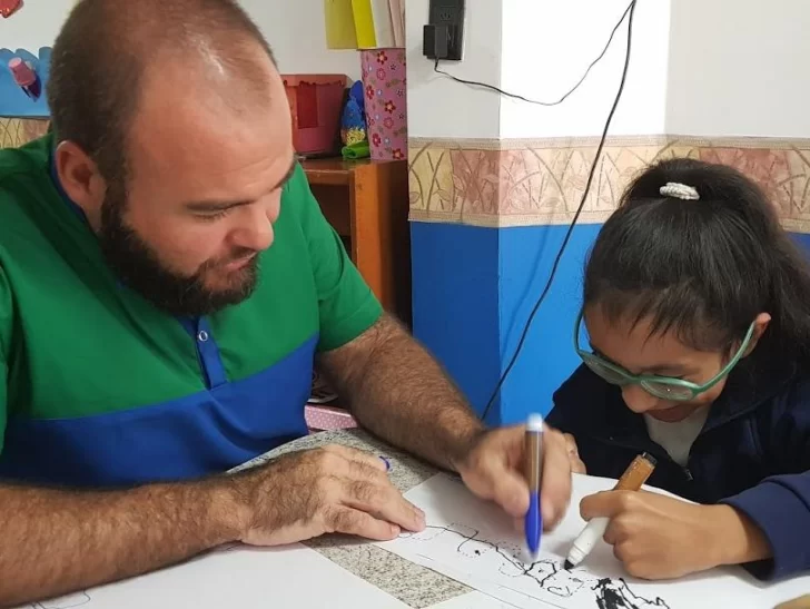 Mentes exigidas: regulando en niños y adolescentes emociones difíciles en tiempos de cambio escolar Mentes exigidas: regulando en niños y adolescentes emociones difíciles en tiempos de cambio escolar