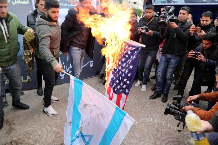 Una multitud en Irán pidió venganza contra EEUU en el funeral de Soleimani Una multitud en Irán pidió venganza contra EEUU en el funeral de Soleimani