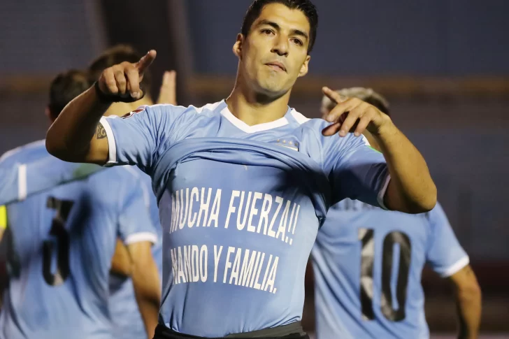 Con polémica, Uruguay se lo ganó a Chile sobre el final