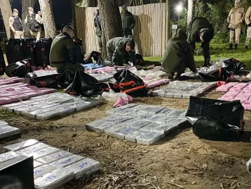 Secuestran más de tonelada y media de cocaína que iba a traficarse en velero a Europa Secuestran más de tonelada y media de cocaína que iba a traficarse en velero a Europa