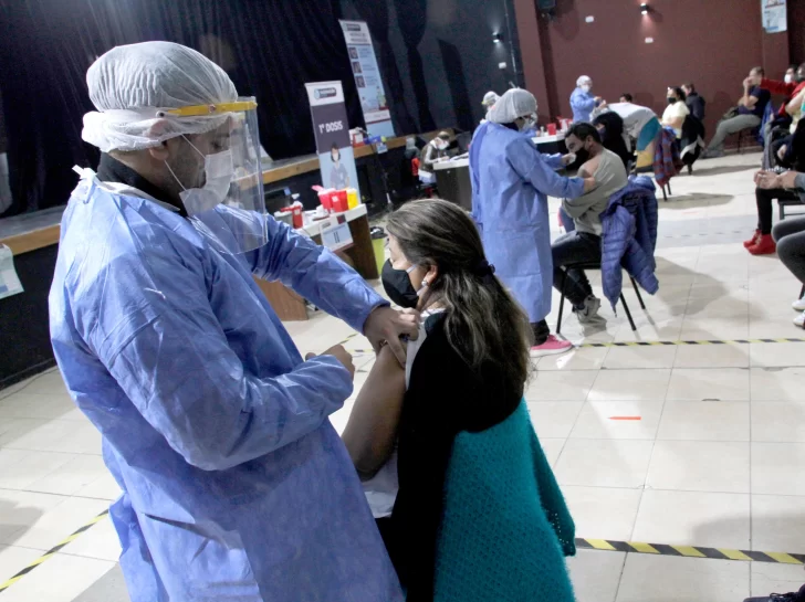 Cronograma: dónde y en qué horarios vacunarán contra el Covid durante el fin de semana Cronograma: dónde y en qué horarios vacunarán contra el Covid durante el fin de semana