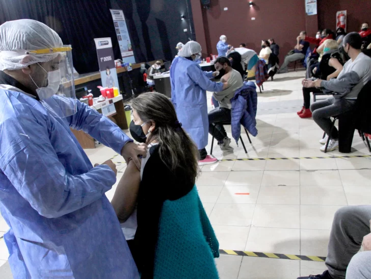 Las vacunas que más efectos adversos provocaron en Argentina
