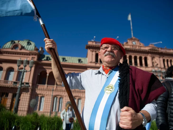 Ruralistas llegan a Plaza de Mayo y Dominguez ratifica que no se subirán retenciones