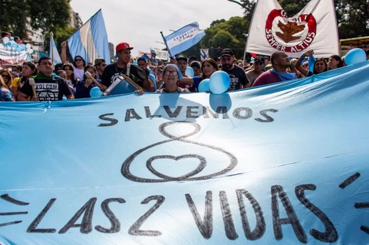 Grupos católicos y evangelistas convocaron a oración y ayuno contra el aborto