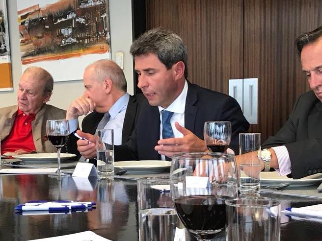 Sergio Uñac: “Macri se comprometió a estudiar el impuesto al vino”