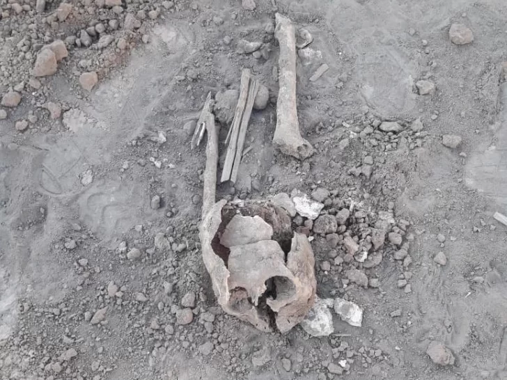 Hallaron un esqueleto humano enterrado en Albardón Hallaron un esqueleto humano enterrado en Albardón