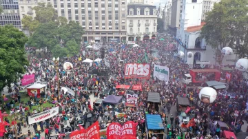 A 46 años del golpe, hubo marchas y actos multitudinarios en todo el país A 46 años del golpe, hubo marchas y actos multitudinarios en todo el país