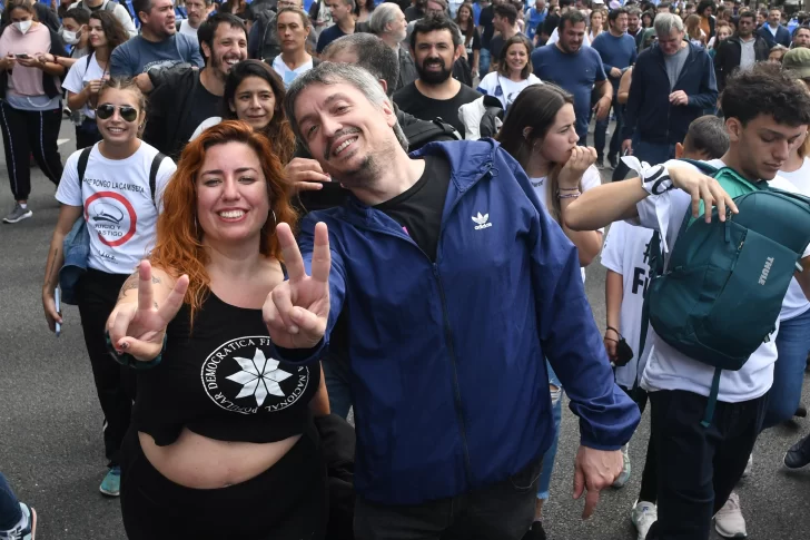 Máximo Kirchner: “El Gobierno tiene que ser con la gente adentro”