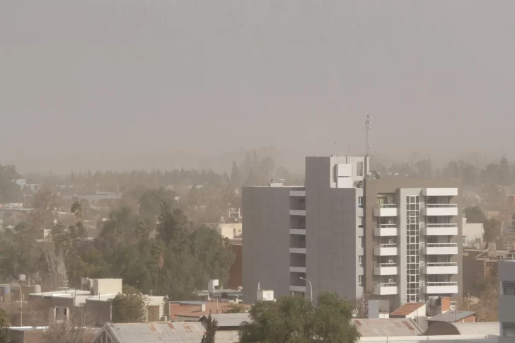 Con ráfagas de Zonda de hasta 70 km/h, el miércoles se presenta caluroso y ventoso