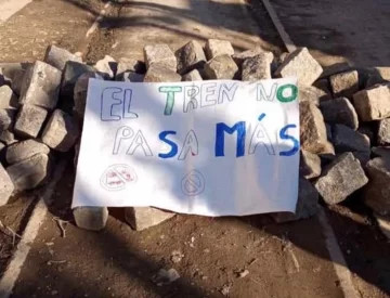 Una chica de 15 años murió arrollada por el tren carguero que atraviesa la Villa 21-24 Una chica de 15 años murió arrollada por el tren carguero que atraviesa la Villa 21-24