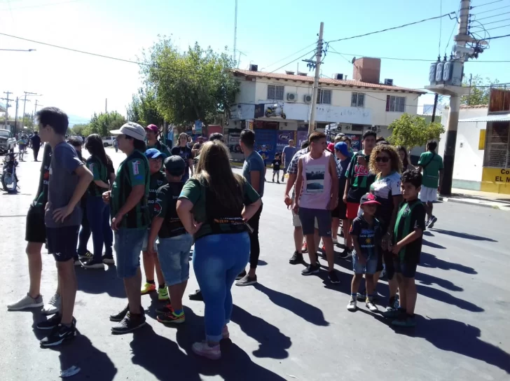 Asados, familia y música en la espera del partido más trascendente del Verdinegro Asados, familia y música en la espera del partido más trascendente del Verdinegro