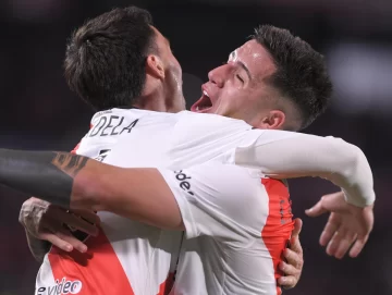 River no contó con su mejor versión, pero le alcanzó para vencer merecidamente 2-1 a Lanús River no contó con su mejor versión, pero le alcanzó para vencer merecidamente 2-1 a Lanús