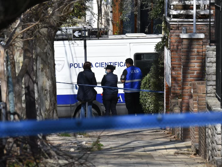 Asesinaron a una pareja de jubilados dentro de su auto en Vicente López Asesinaron a una pareja de jubilados dentro de su auto en Vicente López