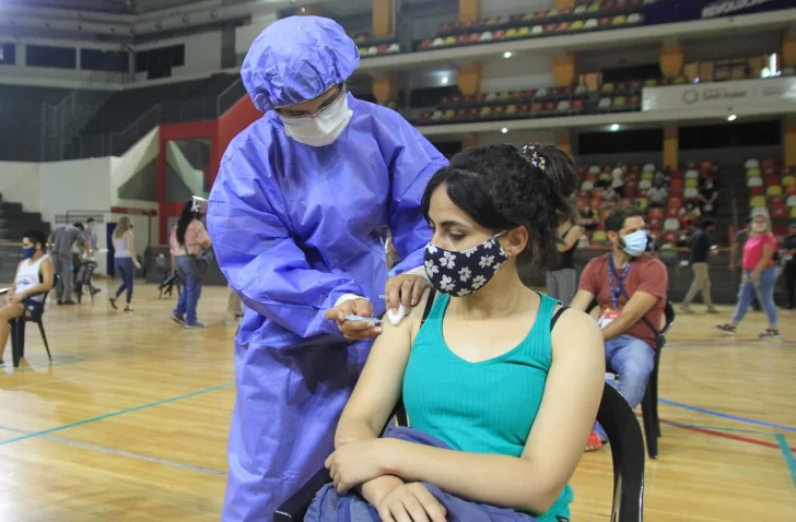 Hoy empiezan a colocar la segunda dosis de la Sputnik V a quienes ya recibieron la primera Hoy empiezan a colocar la segunda dosis de la Sputnik V a quienes ya recibieron la primera