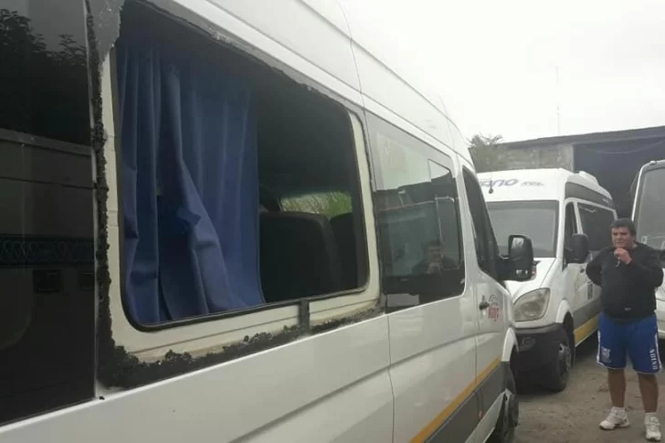 Antes de llegar a la cancha, la movilidad de Unión fue atacada a pedradas