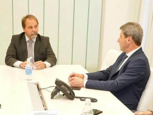 Uñac hizo foco en la educación y destacó a Sarmiento al disertar en OEI Argentina Uñac hizo foco en la educación y destacó a Sarmiento al disertar en OEI Argentina