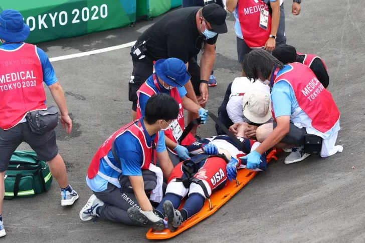 Un corredor de BMX tuvo una brutal caída y terminó hospitalizado