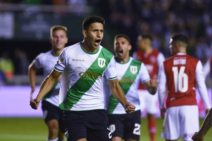 Por la pelota parada, Banfield goleó a un Independiente que sufrió dos expulsiones