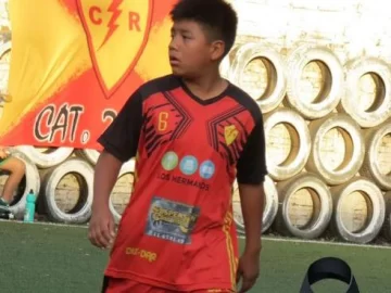 Un nene se colgó de un arco, se le cayó encima y murió Un nene se colgó de un arco, se le cayó encima y murió