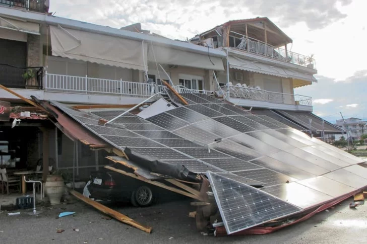 Una tormenta de granizo causó seis muertos y treinta heridos en Grecia Una tormenta de granizo causó seis muertos y treinta heridos en Grecia